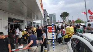 יהוד: רכב התנגש בחנות במרכז מסחרי, 5 פצועים במקום