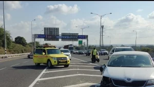 תאונה קטלנית בפ"ת: אופנוען כבן 40 נהרג בהתנגשות עם רכב