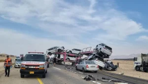 תאונה קטלנית בכביש הערבה: גבר ואישה נהרגו בהתנגשות עם משאית