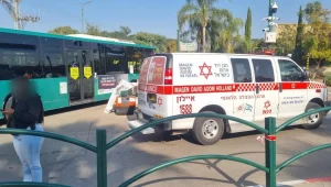 רוכב אופניים חשמליים כבן 60 נהרג מפגיעת אוטובוס במזכרת בתיה