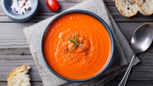 שלוק במקום תנור: מרק עגבניות הודי שמחמם את הגוף