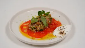 טרטר דג על קרפצ'יו עגבניות: המתכון של גיא רוזמרין במשימת שמן הזית