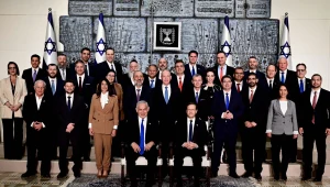התמונה המסורתית: ממשלת ישראל ה-37 בבית הנשיא