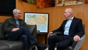 גלנט וגנץ קיימו פגישת חפיפה: "ביטחון ישראל מעל לכל מחלוקת"