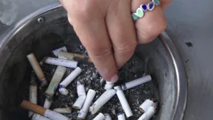 סיגריות יקרות: המעשנים שמנסים להיגמל בגלל המחיר הכלכלי
