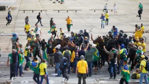 מהומות בברזיל: תומכי הנשיא לשעבר פרצו לבניין הקונגרס