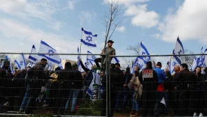 עשרות אלפים מפגינים מחוץ לכנסת: "נילחם ברחובות עד שננצח"