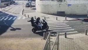 ירו מהאופנוע וברחו: פוענח הרצח בצפון תל אביב | תיעוד
