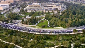 "יום המאבק הלאומי": רבבות מפגינים מחוץ לכנסת