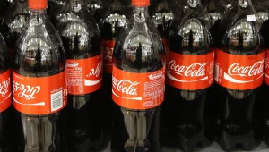 קוקה קולה תוריד מחירים? הצו המפתיע של הרשות להגנת הצרכן