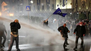 אלפים מפגינים: מהומות בגיאורגיה בעקבות "חוק הסוכנים הזרים"