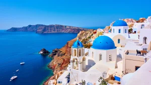 החופשה היוונית המושלמת: הדברים הכי שווים לעשות בסנטוריני