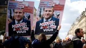 צרפת סוערת: מהומות לאחר שמקרון חתם על רפורמת הפנסיה