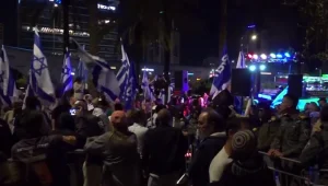"הכי מטרידה זו השנאה": ערב המחאות בעיר שנחצתה לשניים