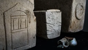 שודדי האוצרות של הגליל: נחשפו ארונות קבורה עתיקים - אך ריקים