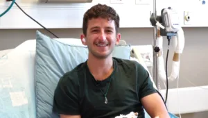 הישראלי בן ה-26 שכבש את פסגת האוורסט ועלול לאבד את אצבעותיו