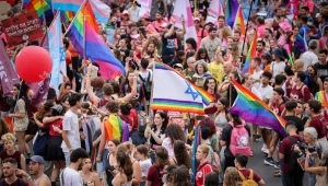 "מפחיד ללכת עם דגל גאווה": עלייה חדה באלימות נגד להט"ב