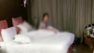 אורחת מפתיעה: האורחים שנכנסו לחדרם במלון וגילו אישה זרה ישנה בו