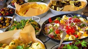 טעם של כפרים, ים וחופשה: הארוחות הסודיות של שוק יווני