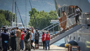 עשרות בני אדם טבעו למוות בהתהפכות סירת מהגרים בדרום יוון