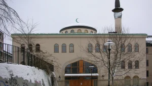 שוודיה: ביהמ"ש אישר לשרוף ספר קוראן בהפגנה מחוץ למסגד