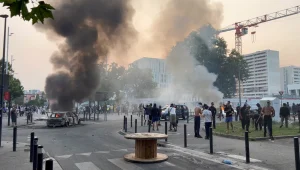 אחרי ששוטר ירה למוות בנער: המחאות בצרפת מתגברות, 180 נעצרו