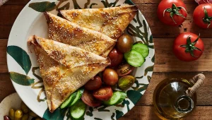 שומרים על שפיות בחופש הגדול: סמבוסק פיצה טורטיה ב-5 דקות