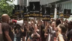 השביתה שמשתקת את הוליווד: השחקנים שובתים - הפקות הוקפאו