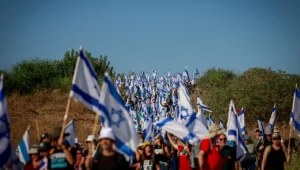 לקראת ההפגנה המרכזית במוצ"ש: אלפים המשיכו את הצעדה לירושלים