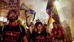 המחאה חוזרת: אלפים צעדו בתל אביב, איילון נחסם לזמן קצר