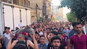 המחאה בעזה נגד חמאס: מאות הניפו את דגלי הרשות הפלסטינית