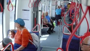 מבחן הרכבת הקלה: האם הקו האדום מהיר יותר מהרכב או האוטובוס?