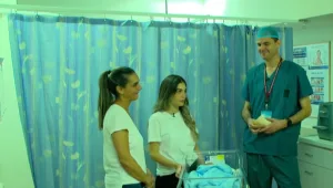"מרגש מאוד": האיחוד של היולדת עם הרופא שטיפל בה כילדה