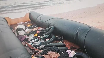 ציוד ומסמכים - ללא אנשים: סירת מהגרים נפלטה לחופי נתניה