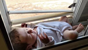 התינוק ששרד: קאי הונח על חלון הממ"ד כשהבית הוצת - וניצל