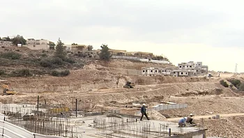 משבר חדש בענף הנדל"ן: הבנייה נעצרה, חשש מפועלים פלסטינים