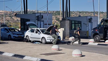 תיעוד: שוטר התנועה חתר למגע - וסייע בנטרול המחבלים במחסום