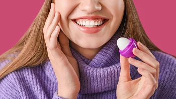 ווינטר איז קאמינג: שפתוני הלחות שיצילו את השפתיים שלכם מיובש