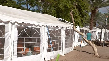 ילדי העוטף חזרו ללמוד - באוהלים: ביקור בבית הספר הארעי באילת