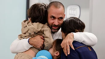 "חיכינו הרבה זמן": משפחות החטופים ששוחררו שוב יחד