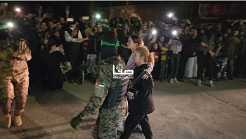 "תמשיכו לנופף": הניסיון הכושל של חמאס לביים סרטוני שחרור