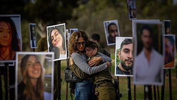 ישראל מתעקשת: "לפני גברים וחיילים - ישוחררו כל הנשים והילדים"