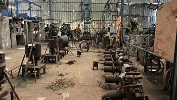 "בכל מקום מסתתר משהו": עם הלוחמים, במפעל הרקטות של חמאס