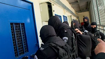 "כולם כאן רוצחים מהנוח'בה": הצצה לבית הכלא השמור בישראל
