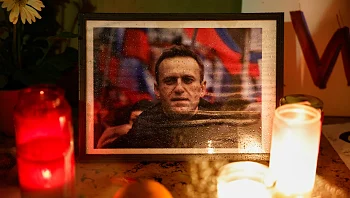 אמו של נבלני מאשימה: "רוסיה רוצה הלוויה חשאית"