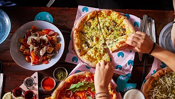 חלום שהתגשם: פיצה אכול כפי יכולתך במחיר הכי משתלם בעולם