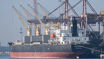 הרוגים בתקיפת ספינה ליד תימן; "ארה"ב ובריטניה תוקפות"