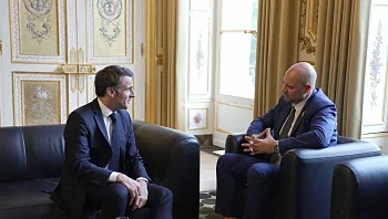נשיא צרפת נפגש עם אוחנה: "הזהרנו את איראן שלא תתקוף בישראל"