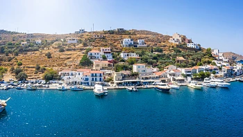 מרחק נגיעה מאתונה: 3 איים יווניים שעוד לא הוצפו בתיירים