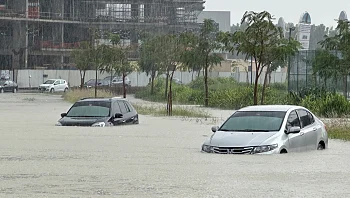 שיטפונות חריגים בדובאי: נמל התעופה הוצף ונסגר